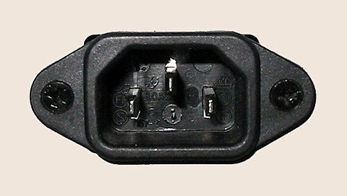 مقبس توصيل ذكر IEC 60320 C14 مثبت على اللوحة مصمم لقبول طاقة خط التيار المتردد