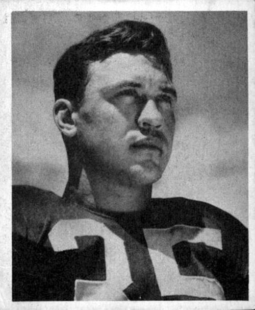 كان بيل دادلي، الذي تم اختياره أولاً في عام 1942، أول لاعب يسجل ستة أنواع مختلفة من التاتش داونز
