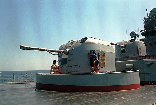 بندقية AK-100 وذخيرتها المصنعة في مصنع GSF كولكاتا