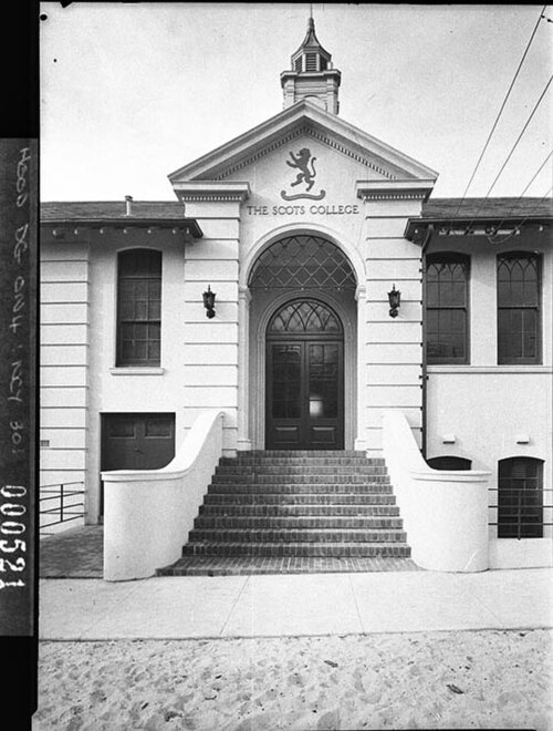 الدرج وشرفة المدخل، حوالي عام 1939