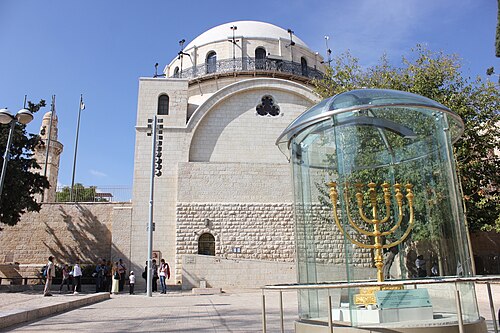 تضم فلسطين أكبر عدد من السكان اليهود في العالم الإسلامي.