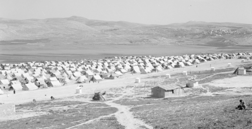 بالاتا، 1950؛ كان اللاجئون لا يزالون يعيشون في خيام