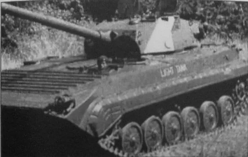 دبابة خفيفة من طراز BMP-1 تابعة لمنظمة البحث والتطوير الدفاعية