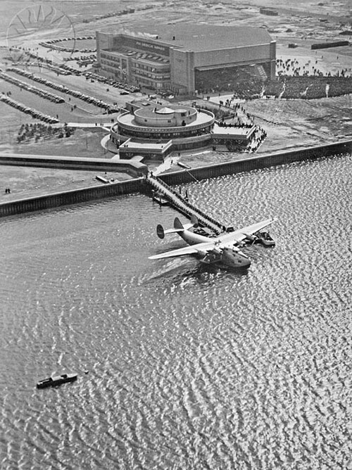 صورة جوية لطائرة بوينغ 314 كليبر في محطة الطيران البحري حوالي عام 1940