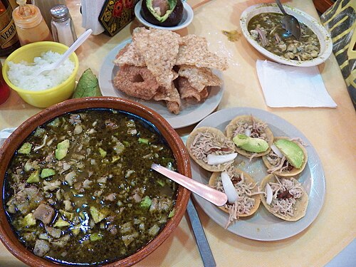 بوزول أخضر، مطبوخ على طريقة ولاية غيريرو