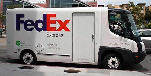 شاحنة كهربائية من طراز Modec eStar تستخدمها شركة FedEx Express