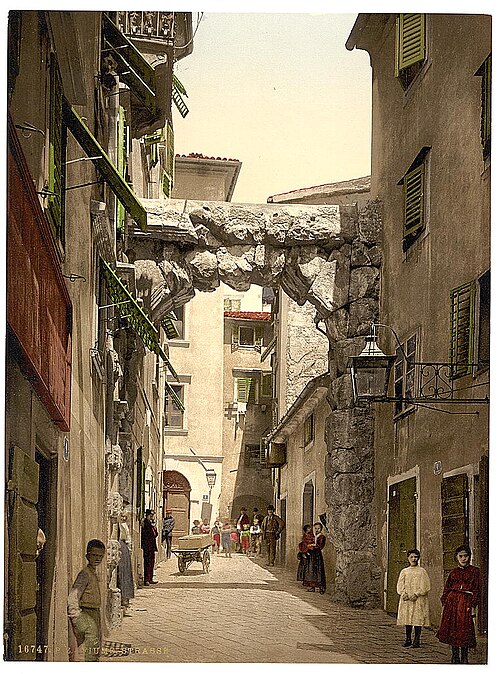 رييكا، قوس روماني في المدينة القديمة، حوالي عام 1900