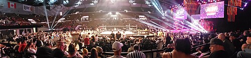 تم تجهيز الساحة لتصوير إحدى حلقات برنامج AEW Dynamite في عام 2022.
