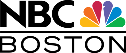 تظهر الأحرف NBC وشعار NBC على شكل طاووس فوق خط، وكلمة بوسطن أسفل الخط.