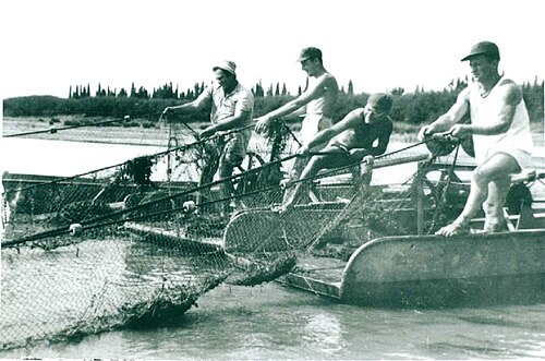 صيادون في بحيرة هولاكا. 1943