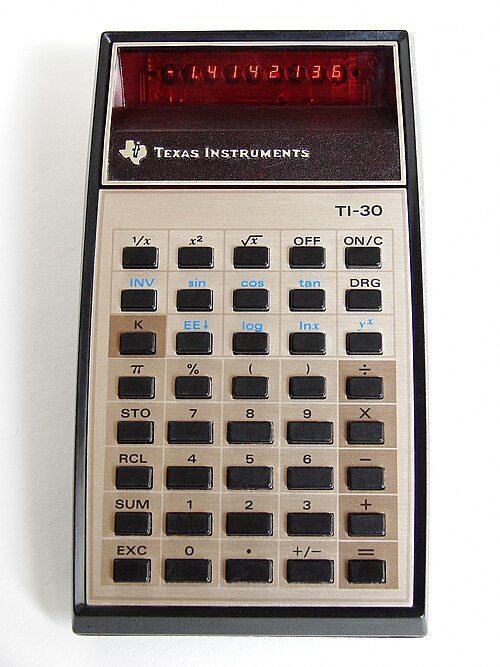 آلة حاسبة TI-30 الأصلية (حوالي عام 1979) مزودة بشاشة LED