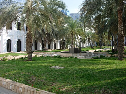 الفناء الداخلي لقصر الحصن.
