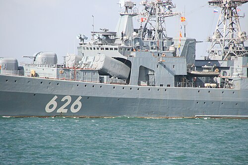 صواريخ SS-N-14 Silex على متن المدمرة من فئة Udaloy، نائب الأدميرال كولاكوف، تغادر قاعدة بورتسموث البحرية، المملكة المتحدة، أغسطس 2012.