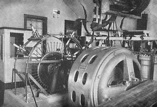 جهاز إرسال الشرارة الدوارة المتزامنة من فيسيندين بقدرة 35 كيلو واط، والذي تم بناؤه عام 1905 في برانت روك، ماساتشوستس، والذي حقق من خلاله أول اتصال ثنائي الاتجاه عبر المحيط الأطلسي في عام 1906 على تردد 88 كيلو هرتز.