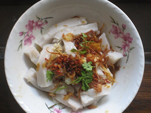 تُعد سلطة Hsan ta hpo (سلطة التوفو بالأرز) من ولايات شان شائعة مثل سلطة التوفو البورمية الصفراء.