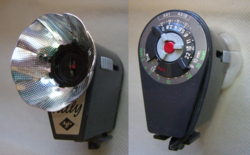 صور أمامية وخلفية لملحق فلاش من نوع Agfa Tully لمصابيح الفلاش AG-1، عام 1960