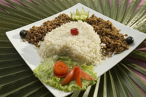 طبق من الكيمة يُقدم مع الأرز المطبوخ في كراتشي، باكستان