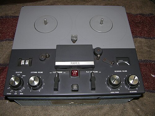 مسجل أشرطة ستيريو أنبوبي من طراز Ampex 1250، حوالي عام 1962 - مصمم لسوق المستهلكين الراقي