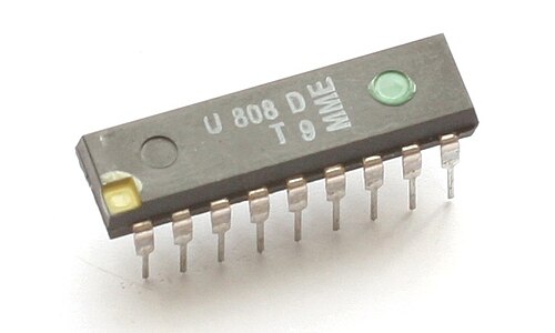 VEB Mikroelektronik "كارل ماركس" إرفورت (MME) U808 (GDR)