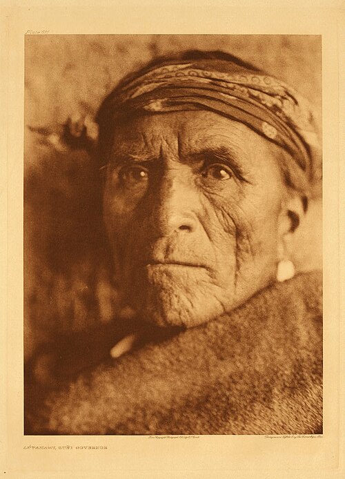 لوتكاوي، حاكم زوني، صورة فوتوغرافية التقطها إدوارد إس. كورتيس قبل عام 1925