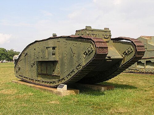 دبابة ليبرتي الأنثوية مارك 4 في ميدان اختبار أبردين