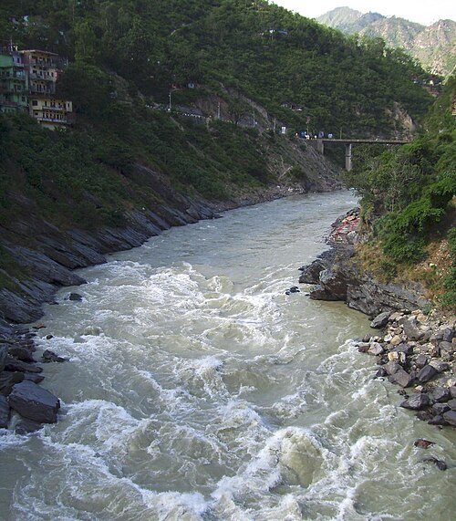 Bhagirathi المضطرب عند دخوله Devprayag.