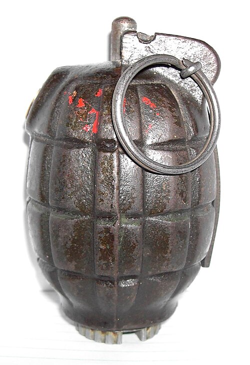 قنبلة يدوية من طراز 36M مؤرخة عام 1940