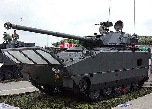 دبابة AMX-10PAC 90 مزودة بمدفع رئيسي عيار 90 ملم
