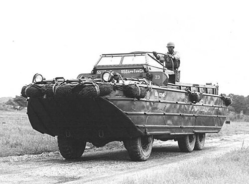 مركبة برمائية من طراز DUKW خلال الحرب العالمية الثانية