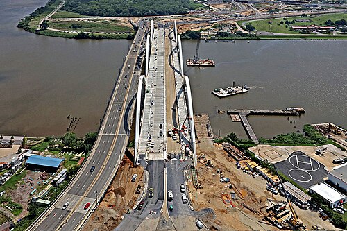 The old and new bridge next to each other in August 2021