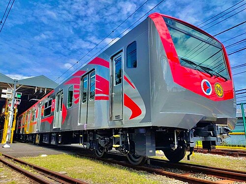 قطار من طراز PNR EM10000 في يوكوهاما، اليابان