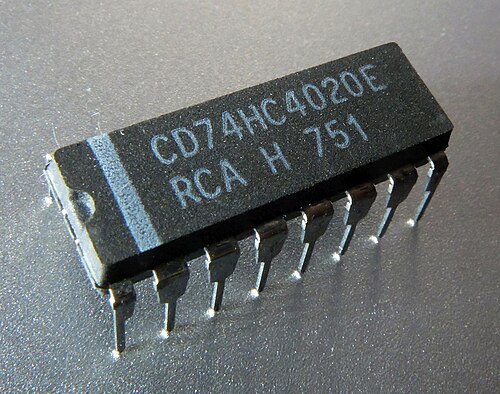 صورة لدائرة متكاملة لعداد التموج CMOS 4020، 14 بت (RCA CD74HC4020E)