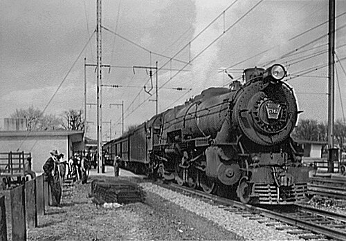صورة لقاطرة بخارية من طراز K4s تابعة لشركة PRR، بتاريخ 26 أبريل 1944