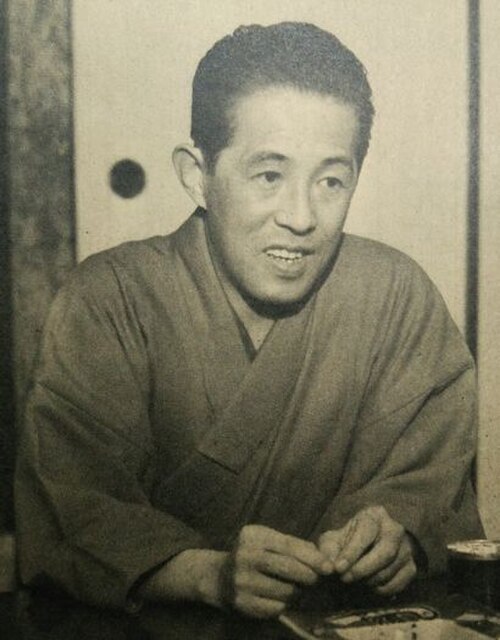 ياسوشي إينوي (منقطع عن الدراسة)، كاتب ياباني، حائز على جائزة أكوتاغاوا عام 1950 ومرشح لجائزة نوبل في الأدب