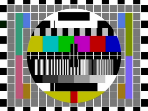 إعادة إنشاء متغير NTSC كما هو مستخدم في الفلبين وتايوان وهايتي - تظهر بوابة انفجار NTSC في الزخارف الحدودية (الحدود اليسرى، الثانية من الأعلى)، وغياب الإشارات الخاصة بنظام PAL، وشبكات الدقة المختلفة.