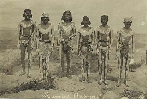 عدائين من أكوما، حوالي عام 1909