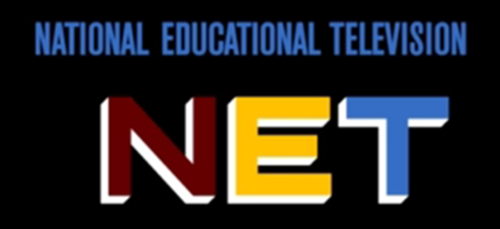 إحدى آخر فواصل التعريف على الشاشة لشبكة NET التي تصفها بأنها "التلفزيون التعليمي الوطني" (من عام 1968)؛ وبحلول ذلك الوقت، كانت تُعرف باسم "شبكة التلفزيون العامة"، ولم يعد الاسم الكامل يظهر هناك.