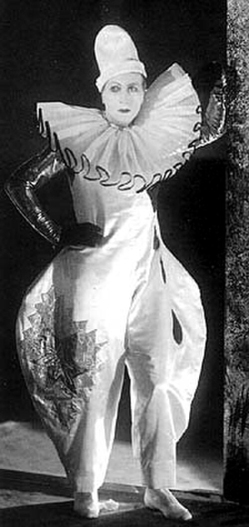 الممثل السويدي غوستا إيكمان كبير (1890–1938) كمهرج ذو وجه أبيض في مسرحية هان سوم فار أورفيلارنا (هو الذي يتعرض للصفع) لليونيد أندرييف (1926)