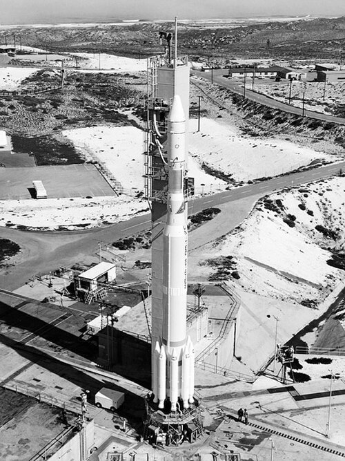 SLC-2W في عام 1972، استعدادًا لإطلاق القمر الصناعي لاندسات-1