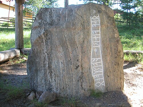 يعود تاريخ حجر الرون Skramlestenen الذي تم العثور عليه خارج Gunnarskog إلى أوائل العصر الفايكنجي، بين القرنين الخامس والسادس.