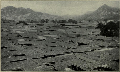 منظر الشارع أمام قصر تشانغدوكغونغ (1931)