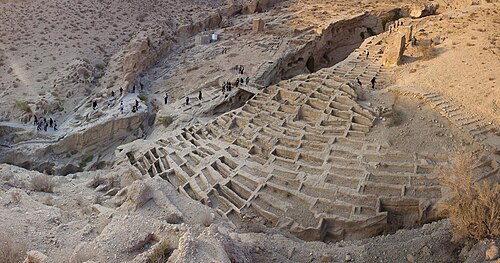 قبور منحوتة في الصخر في وادي شيلاو