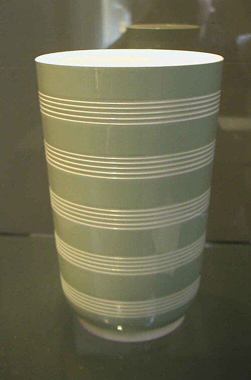مزهرية ويدجوود