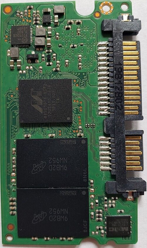 قرص صلب SSD بسعة 512 جيجابايت مزود بواجهة SATA ذات 7+15 سنًا