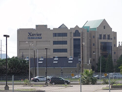 صورة لمركز موارد مكتبة جامعة زافيير من عام 2008.