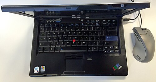 عند فتح جهاز ThinkPad Z61t، ظهرت لوحة المفاتيح الداخلية.