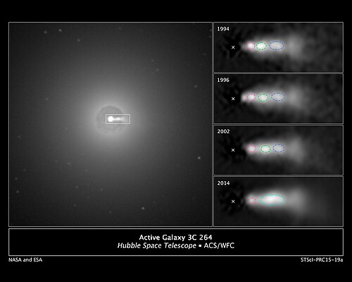 يمكن رؤية المجرة NGC 3862، وهي عبارة عن نفاثة من المواد خارج المجرة تتحرك بسرعة تقارب سرعة الضوء، عند موضع الساعة الثالثة.