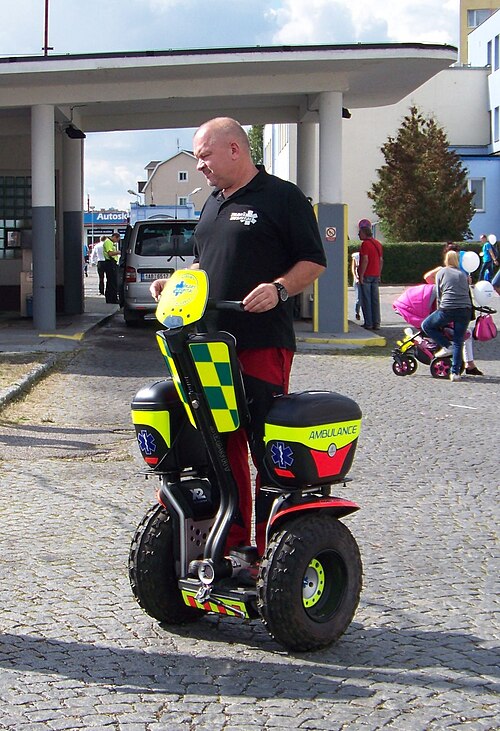 تستخدم خدمة الإنقاذ الخاصة الصغيرة Trans Hospital من Řevnice، جمهورية التشيك، سيارة الإسعاف Segway PT منذ عام 2014. وهي مخصصة للاستخدام في المهرجانات والحفلات الموسيقية والفعاليات المماثلة.