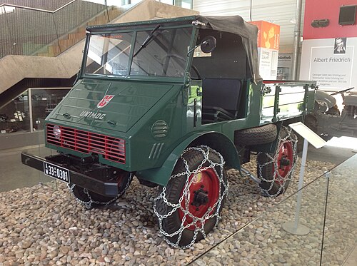 1948 Unimog U6، ثاني أقدم سيارة Unimog لا تزال موجودة حتى يومنا هذا، وهي نسخة مكشوفة بدون أبواب.