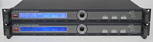 وحدتان من طراز DK-Technologies PT5300 مزودتان بخيارات PT8633 (مولد نمط SDI متقدم) وPT8637 (وحدة الوقت/التاريخ).